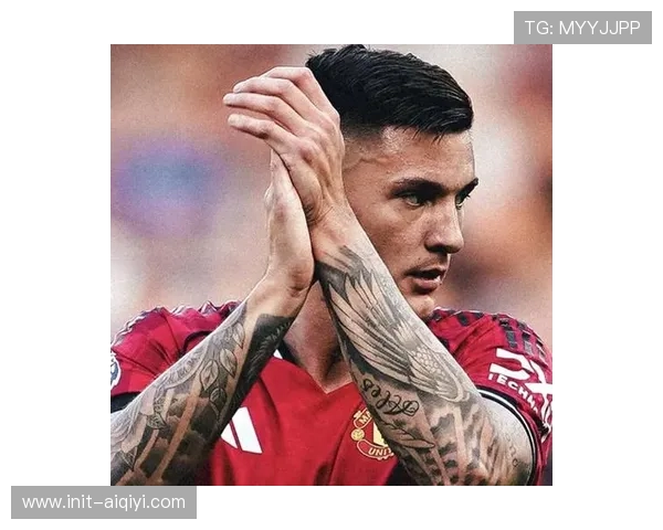 谢什科连续两场破门统治禁区十三次争顶助曼联豪取胜利荣膺全场最佳