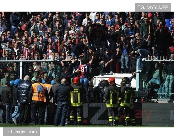 塞维利亚主场因球迷投掷杂物中断比赛5分钟